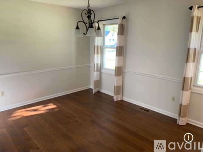 West Hartford Condo: 8 Colonial Street