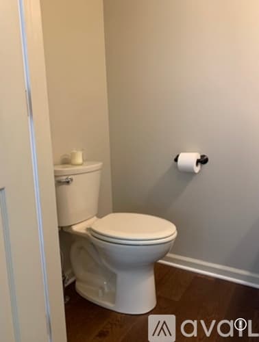West Hartford Condo: 8 Colonial Street
