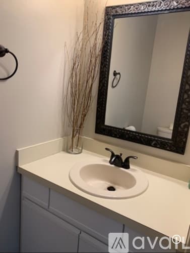 West Hartford Condo: 8 Colonial Street