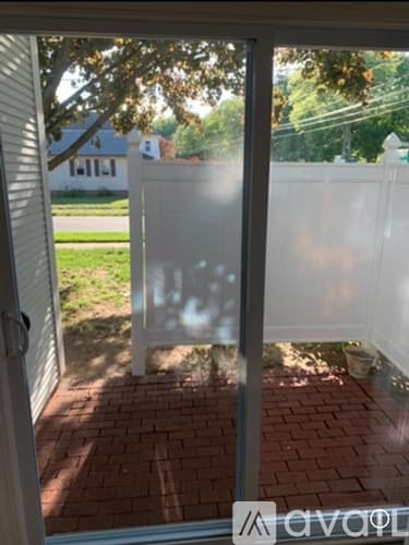 West Hartford Condo: 8 Colonial Street