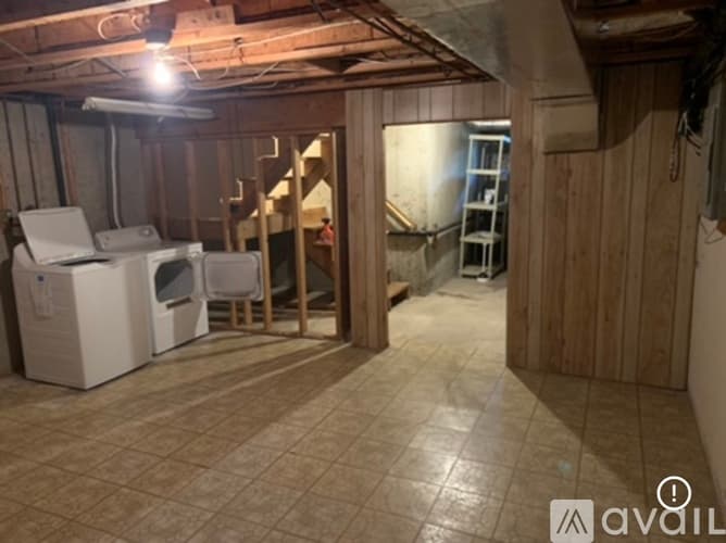 West Hartford Condo: 8 Colonial Street