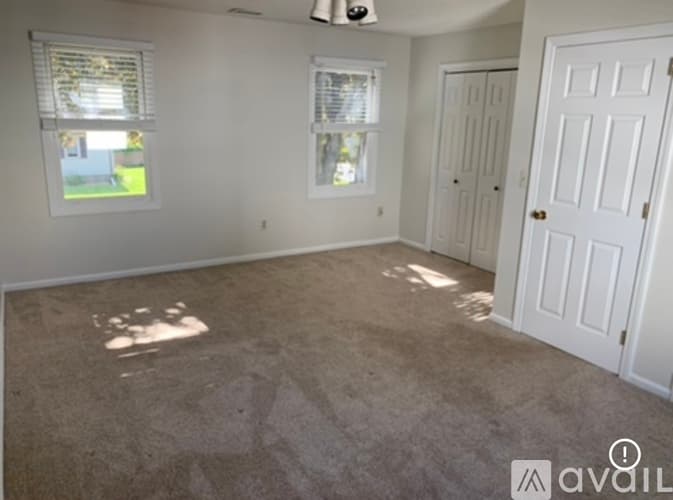 West Hartford Condo: 8 Colonial Street