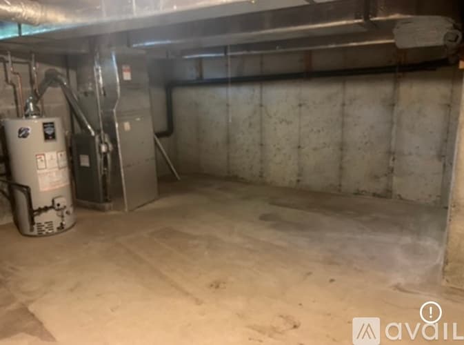 West Hartford Condo: 8 Colonial Street