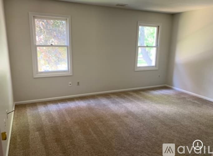 West Hartford Condo: 8 Colonial Street