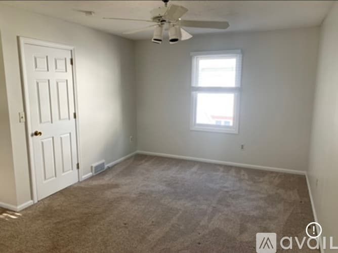 West Hartford Condo: 8 Colonial Street