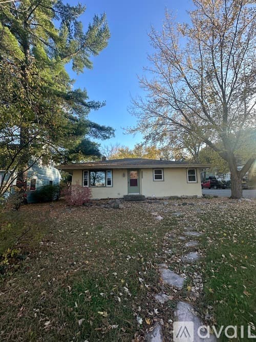 Stillwater House: 1723 Olive St W