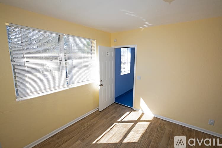 Jacksonville Apartment: 849 W 30th St