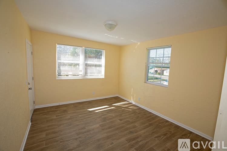 Jacksonville Apartment: 849 W 30th St