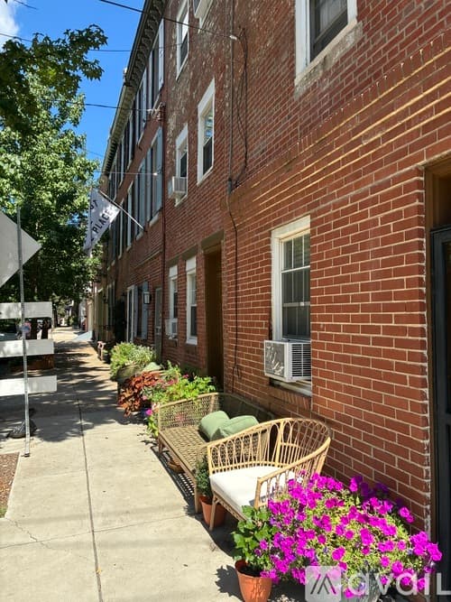 Philadelphia Apartment: 1017 S 2nd St