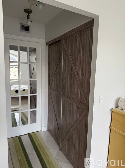 Boca Raton Apartment: 16 Royal Palm Way