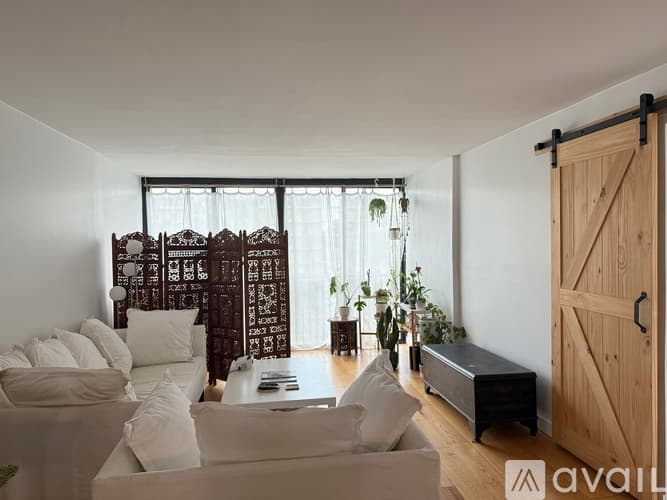 Boca Raton Apartment: 16 Royal Palm Way