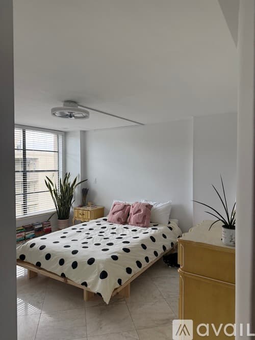Boca Raton Apartment: 16 Royal Palm Way