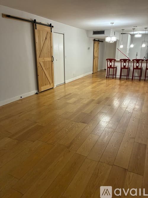 Boca Raton Apartment: 16 Royal Palm Way