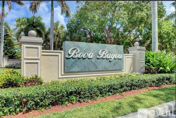 Boca Raton Apartment: 16 Royal Palm Way