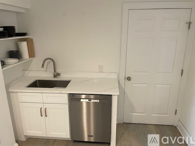 Guilford Apartment: 14 Lantern Hill Lane