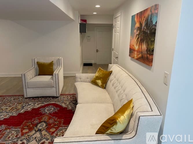 Guilford Apartment: 14 Lantern Hill Lane
