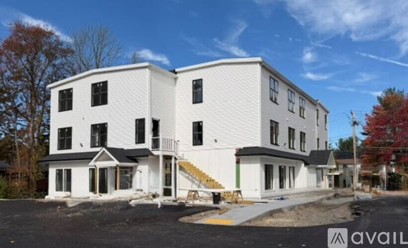 Walpole Apartment: 173 High Plain St