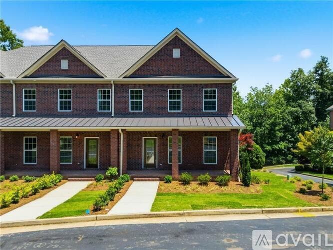 Cumming House: 1950 Buford Dam Road