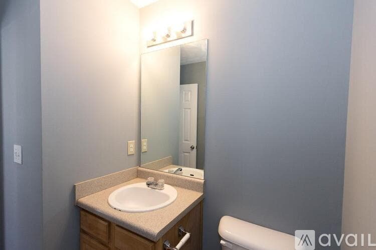 Jackson Apartment: 232 Blake Ave