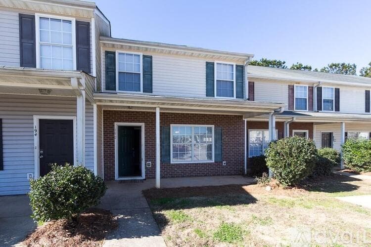 Jackson Apartment: 232 Blake Ave