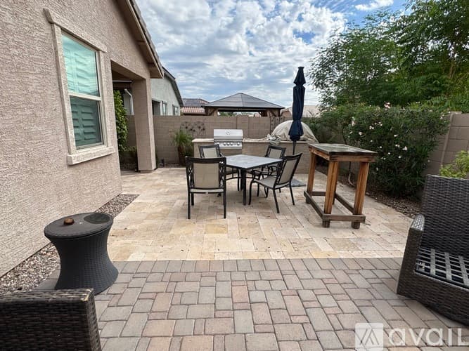 Glendale House: 12455 West State Avenue