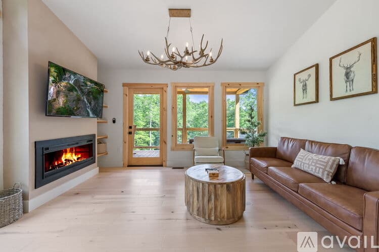 Morganton House: 52 Antler Creek Road