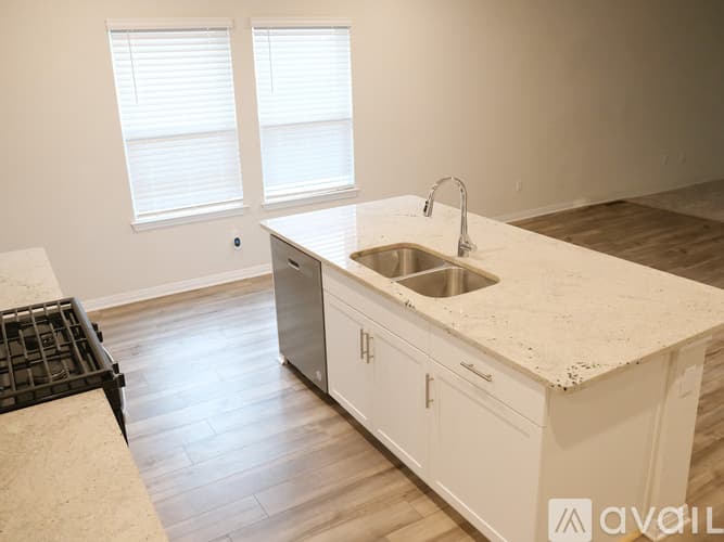 Liberty Hill House: 517 Longmount Cove