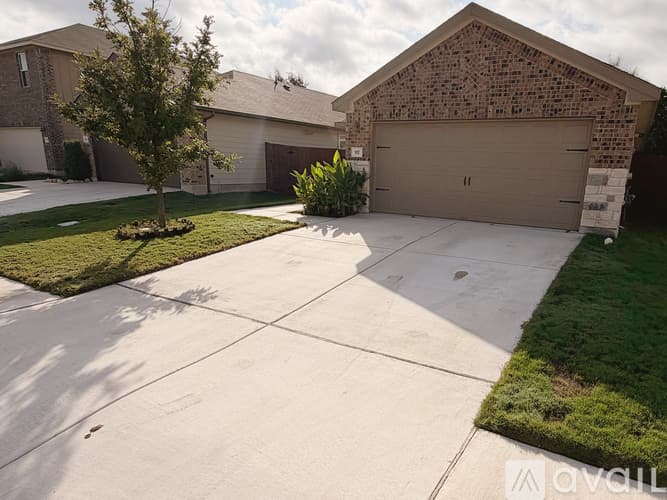 Liberty Hill House: 517 Longmount Cove