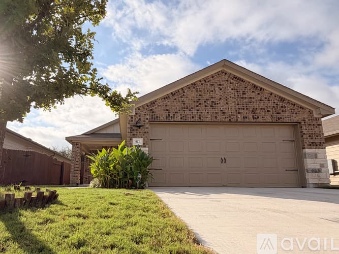 Liberty Hill House: 517 Longmount Cove