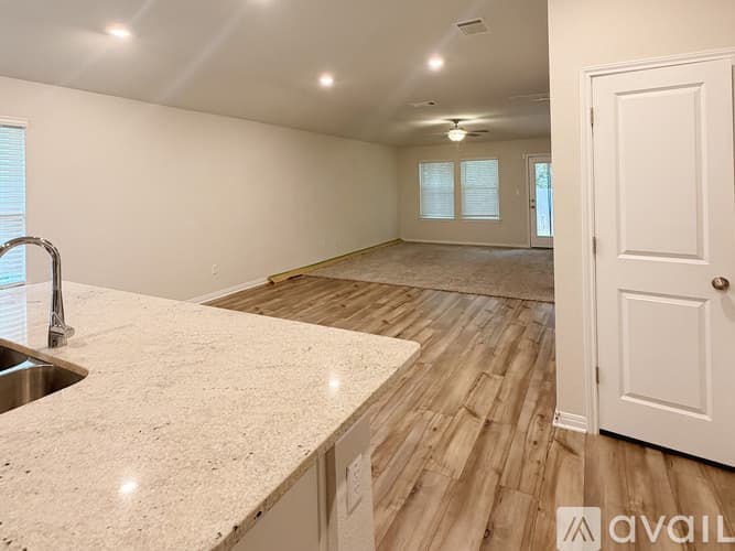 Liberty Hill House: 517 Longmount Cove