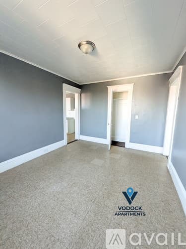 Holyoke Apartment: 214 Pine St