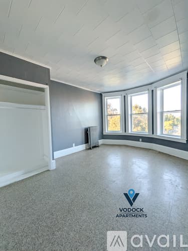 Holyoke Apartment: 214 Pine St