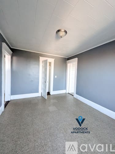 Holyoke Apartment: 214 Pine St