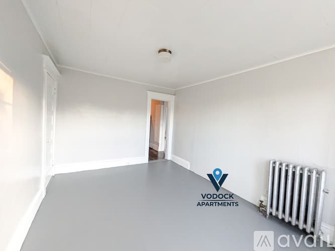 Holyoke Apartment: 214 Pine St