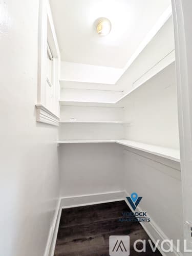 Holyoke Apartment: 214 Pine St