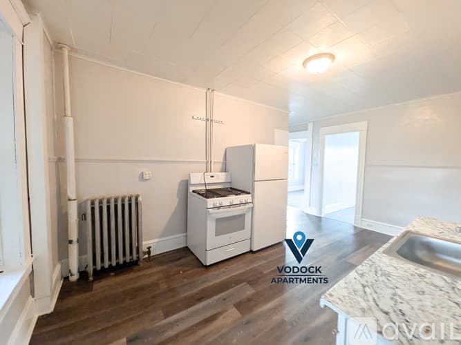 Holyoke Apartment: 214 Pine St