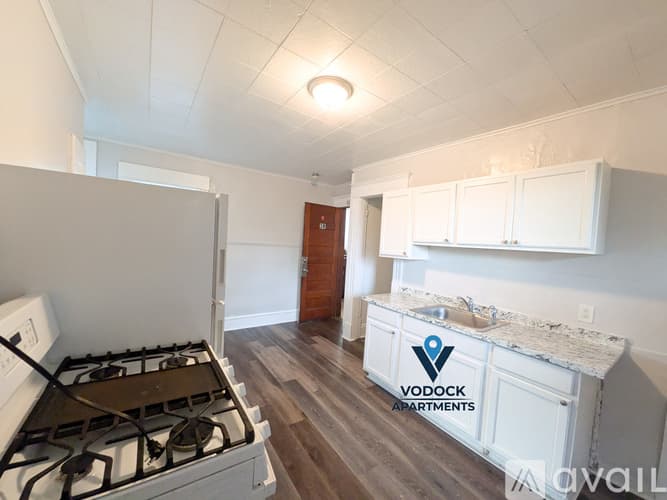 Holyoke Apartment: 214 Pine St