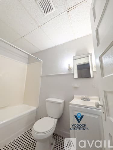 Holyoke Apartment: 214 Pine St