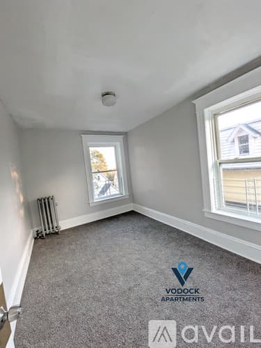 Holyoke Apartment: 214 Pine St