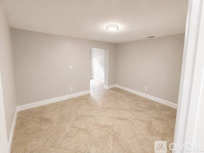 Riverview House: 13326 Laraway Dr