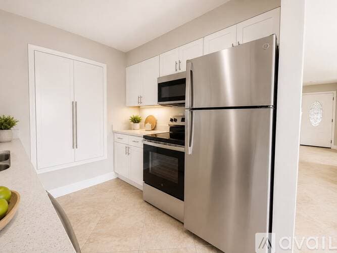 Riverview House: 13326 Laraway Dr
