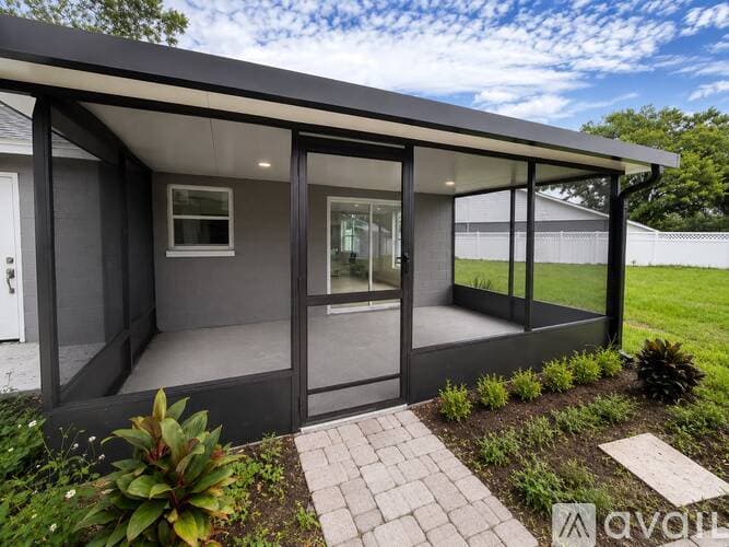 Riverview House: 13326 Laraway Dr