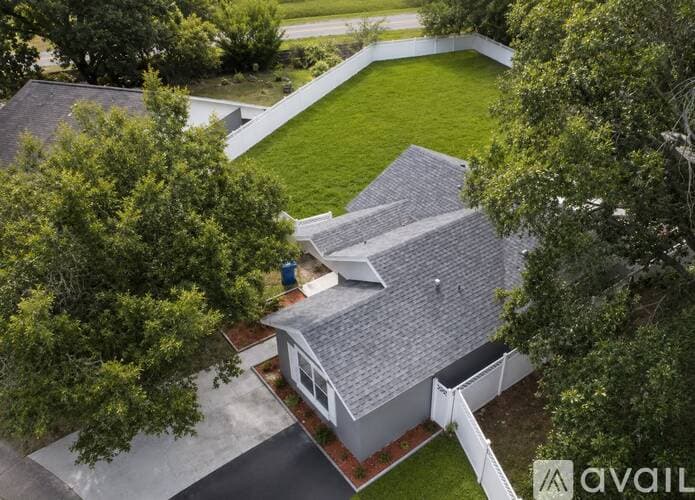 Riverview House: 13326 Laraway Dr