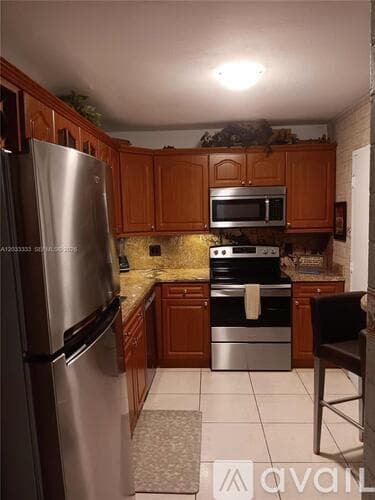 Surfside Condo: 9225 Collins Ave