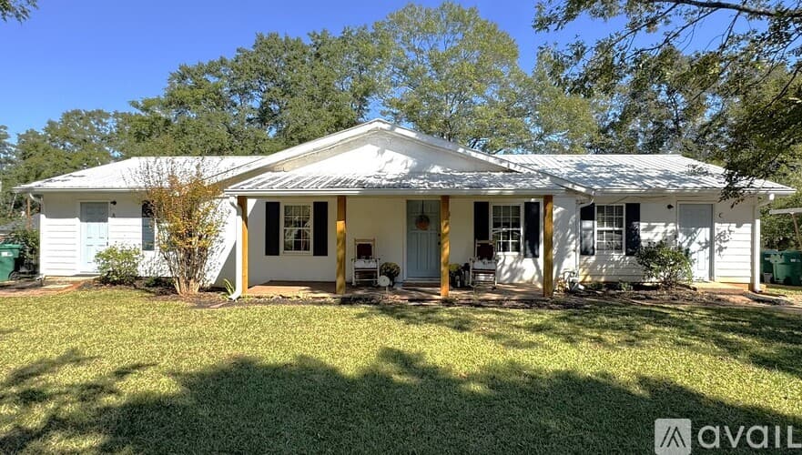 Social Circle Apartment: 368 Cannon Drive