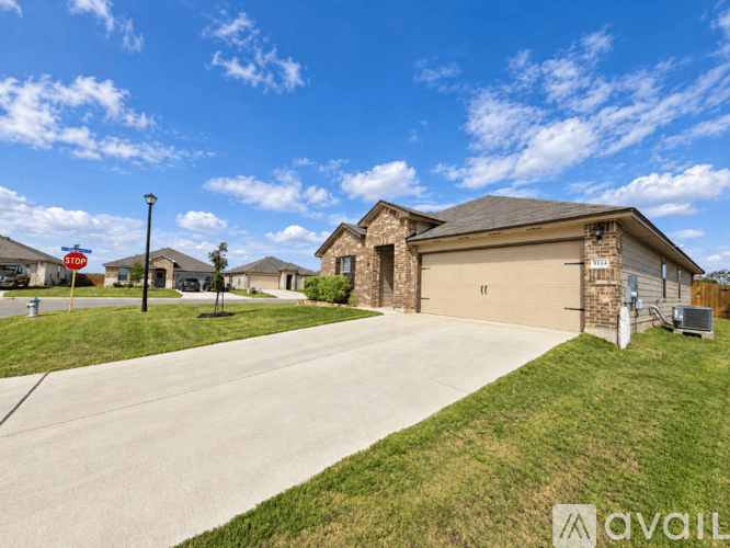 Temple House: 9114 Cantera Rdg Rd