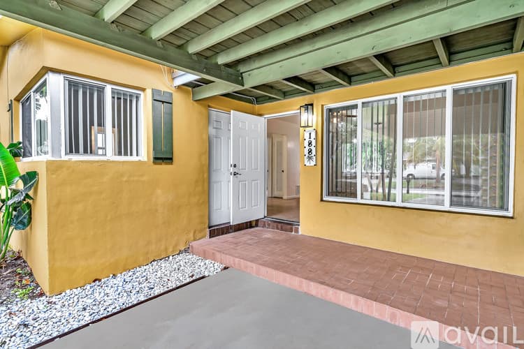 Boynton Beach Townhome: 188 Southeast 27th Way