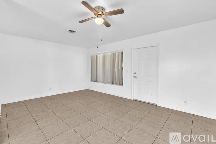 Boynton Beach Townhome: 188 Southeast 27th Way
