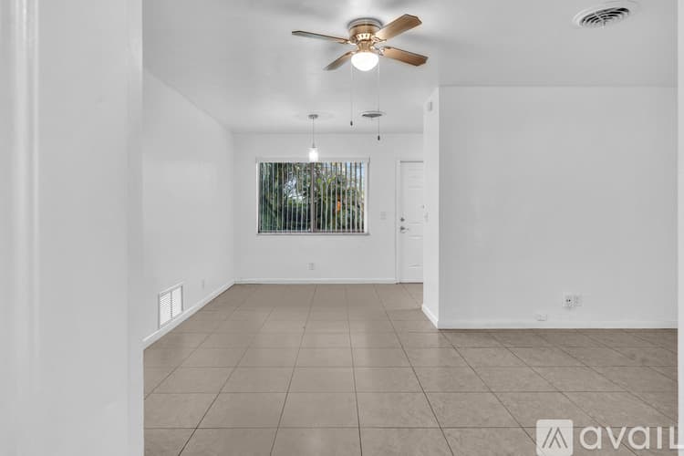 Boynton Beach Townhome: 188 Southeast 27th Way