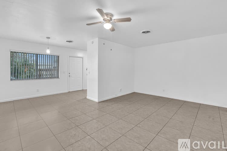 Boynton Beach Townhome: 188 Southeast 27th Way